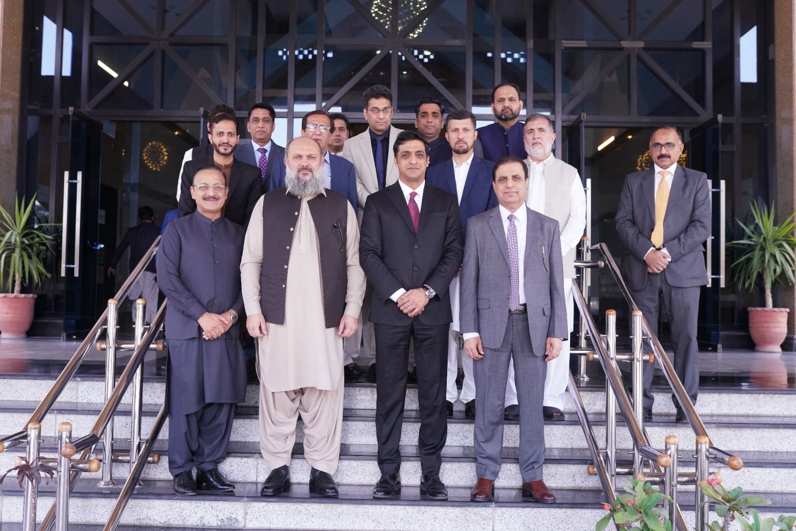 Ministry of Commerce Mr. Jam Kamal Khan Visits State Life's Iconic Data Management Centre: A Showcase of Digital Innovation and Commitment to Healthcare Excellence